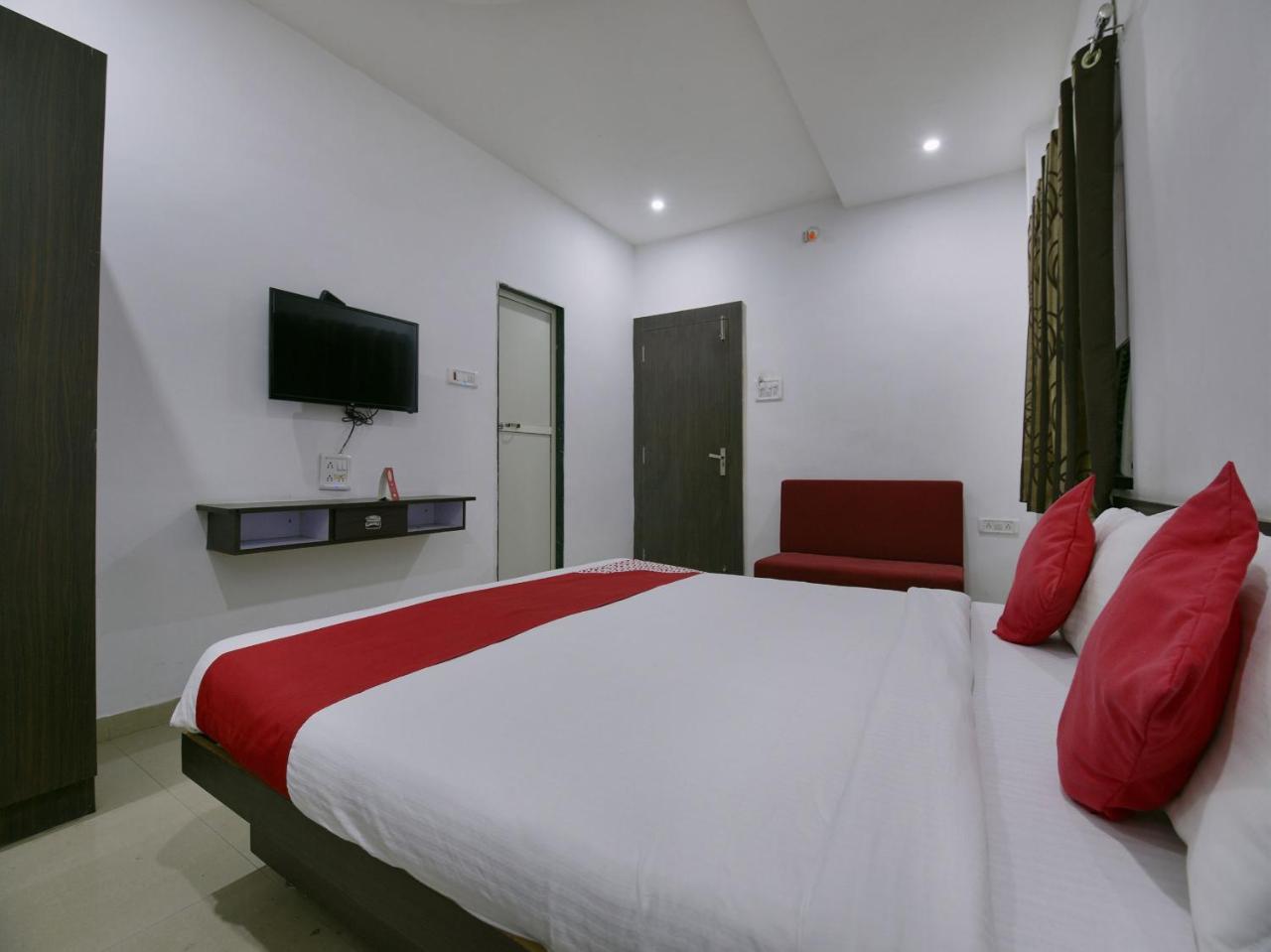 Oyo 9969 Hotel Kshipra Dham Ujjain Exterior foto