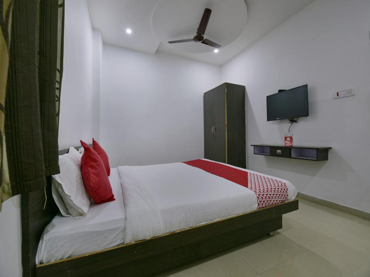 Oyo 9969 Hotel Kshipra Dham Ujjain Exterior foto